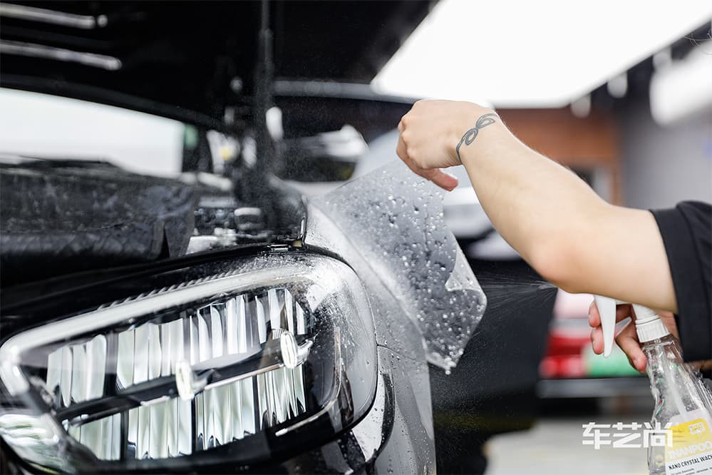 奔驰E300L黑色施工ROLIPS隐形车衣流程及效果展示（图四）