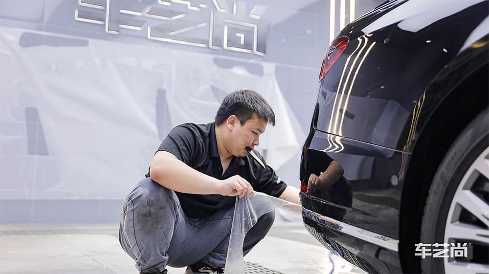 奥迪A8 黑色施工威固漆面保护膜流程及效果展示（图八）