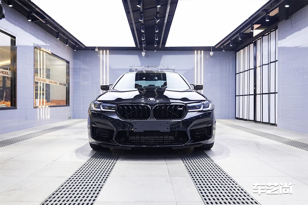 宝马M5黑色施工威固漆面保护膜过程及效果展示（图三十）