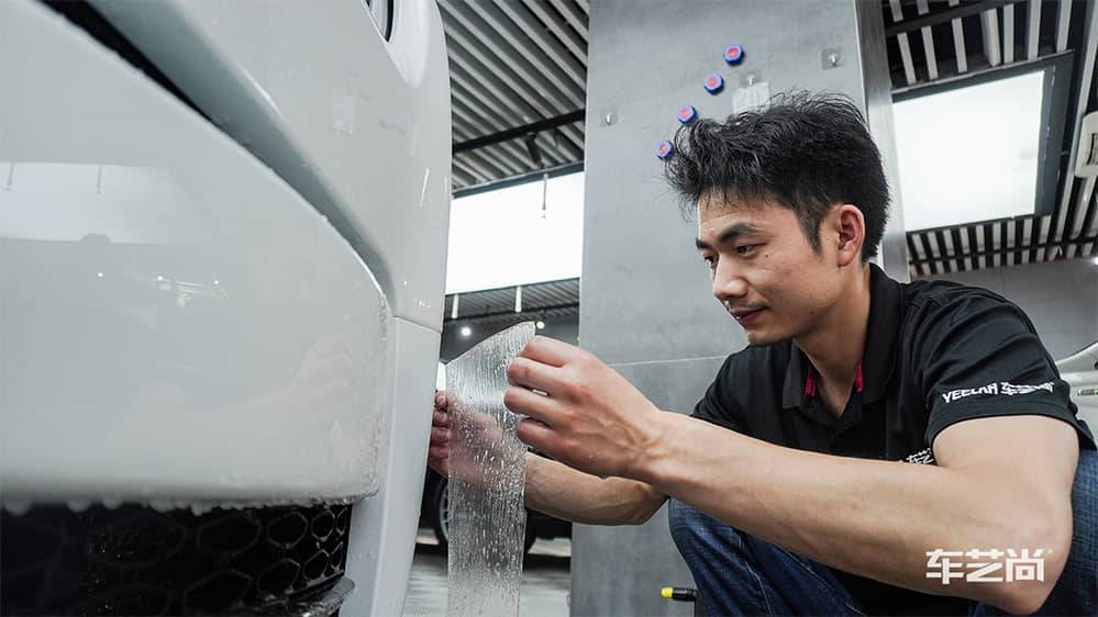 劳斯莱斯幻影白色施工威固漆面保护膜过程及效果展示（图三）