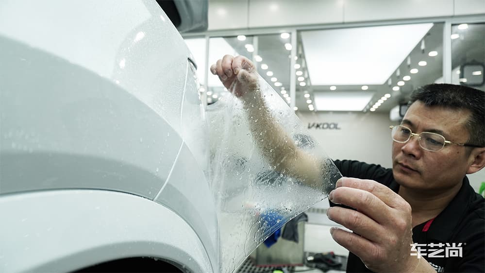 保时捷卡宴白色施工威固漆面保护膜流程及效果展示（图二）
