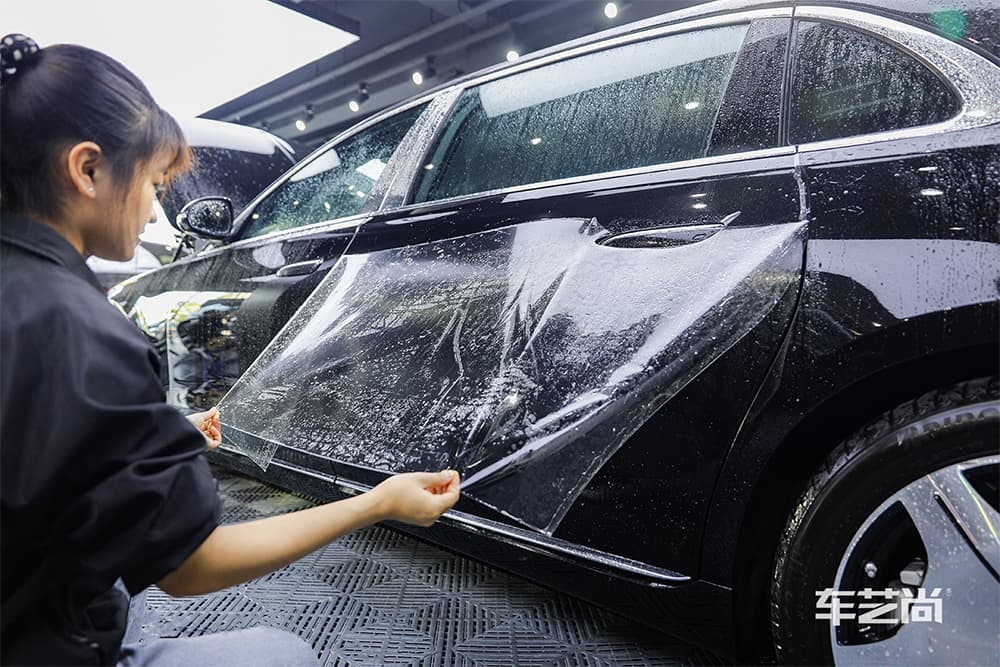 奔驰迈巴赫S480施工威固漆面保护膜过程及效果展示（图七）