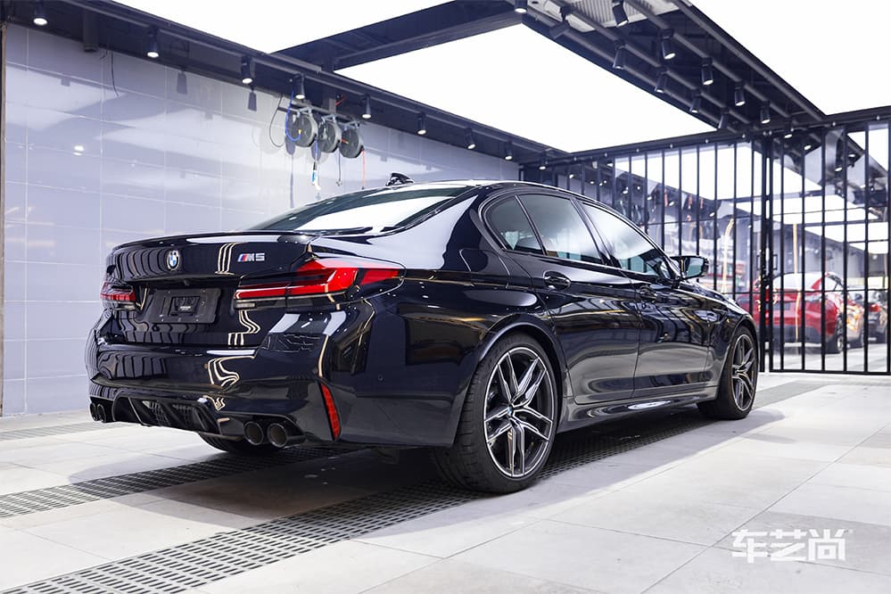 宝马M5黑色施工威固漆面保护膜过程及效果展示（图二五）