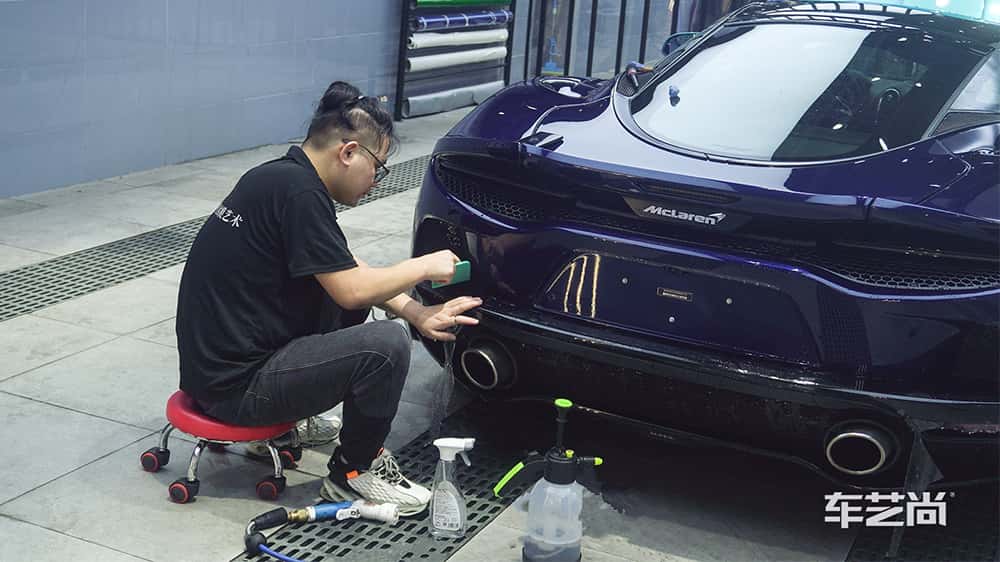 迈凯伦 GT 蓝色施工威固漆面保护膜流程及效果展示（图一六）