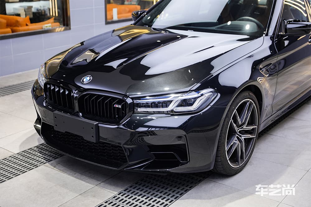 宝马M5黑色施工威固漆面保护膜过程及效果展示（图二八）