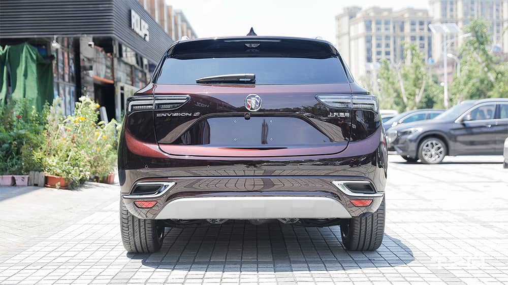 施工威固漆面保护膜后室外车尾效果