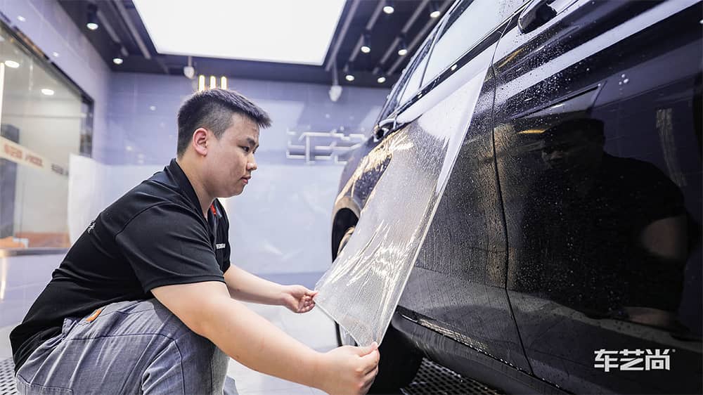 奔驰GLC260黑色施工威固漆面保护膜流程及效果展示（图五）