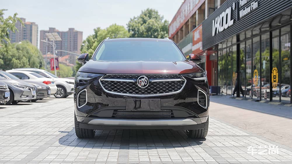 施工威固漆面保护膜后室外车头效果