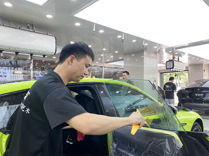 车艺尚施工隔热膜