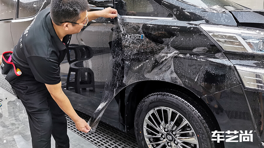 皇冠威尔法黑色施工威固隐形车衣v10流程（图3）