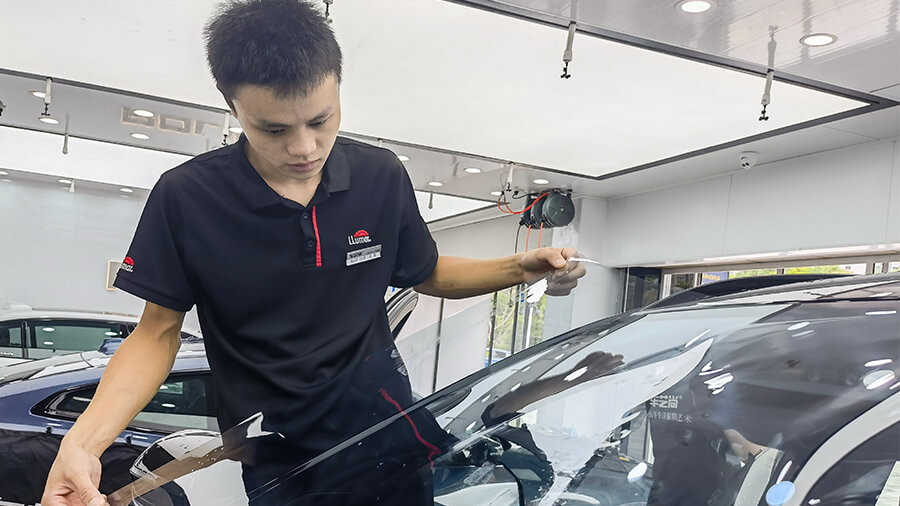 蔚来es6白色施工威固隔热膜案例（图1）