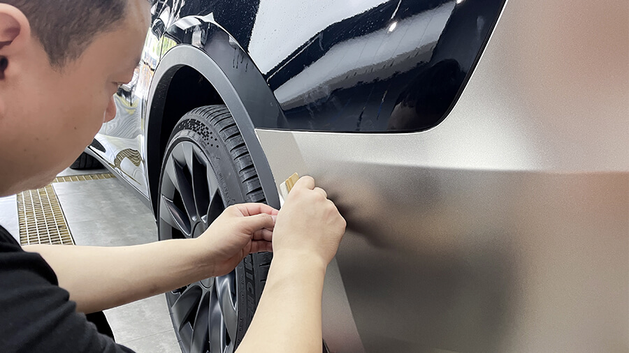 特斯拉黑色施工极光银改色膜案例（图4）