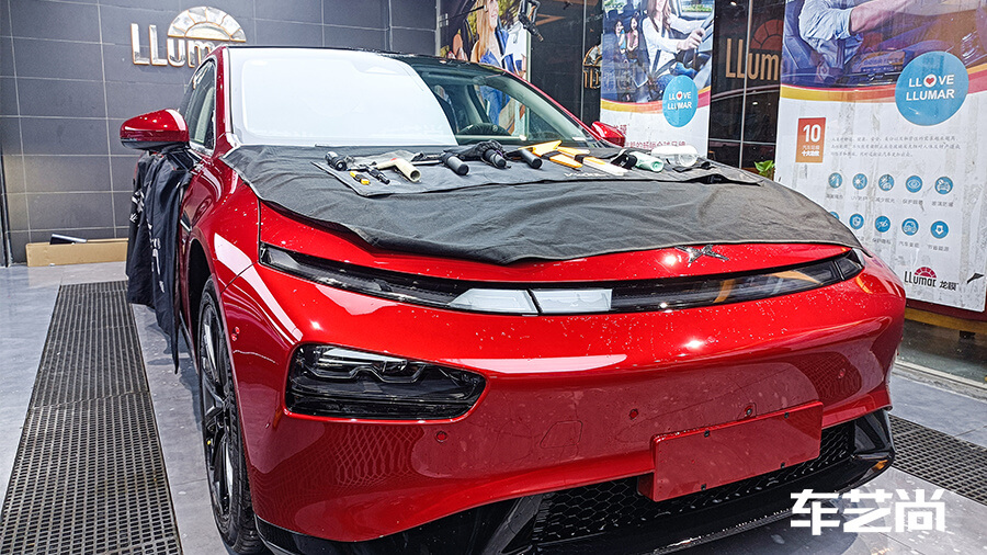 小鹏红色施工龙膜玻璃膜前档畅悦80+侧后档畅悦35流程（图1）