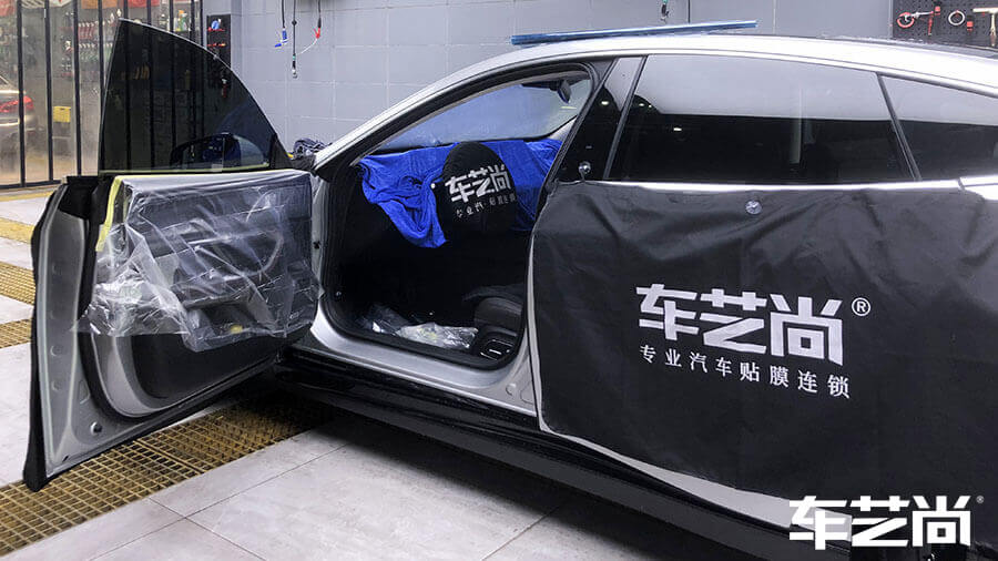 小鹏P7白色施工龙膜隔热膜畅悦80+35（图10）