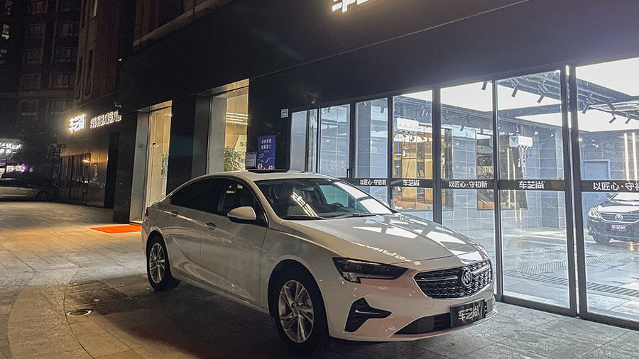 别克君威白色施工龙膜隔热膜AIR80（图10）