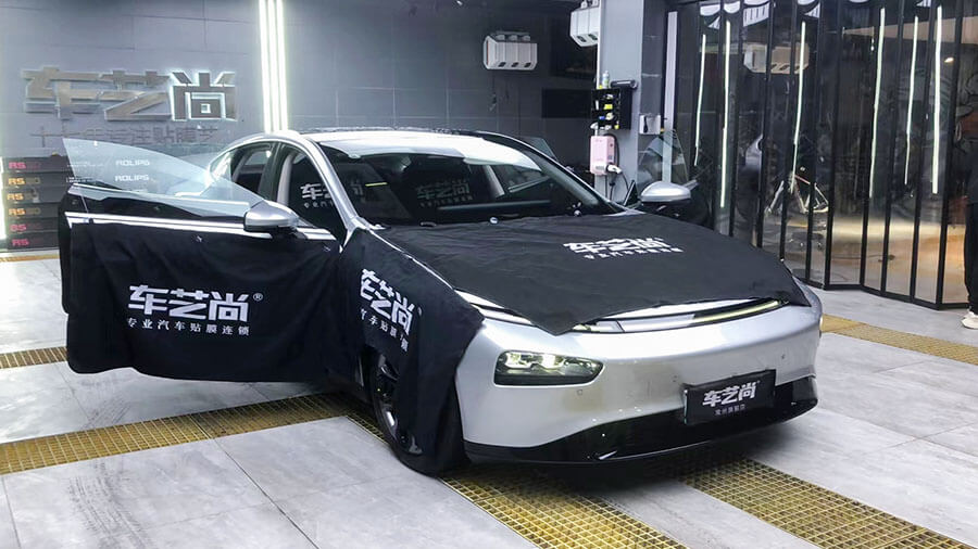 小鹏P7白色施工龙膜隔热膜畅悦80+35（图1）