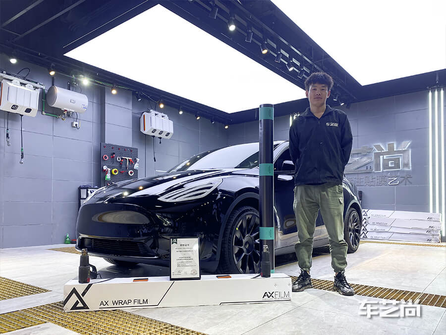 特斯拉Y黑色施工AX深邃灰车身改色膜（图4）