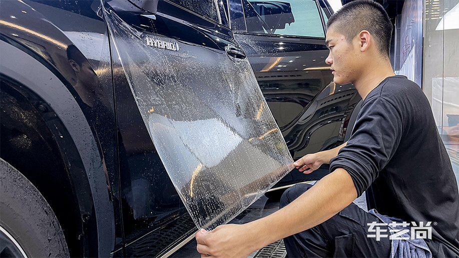 贴完隐形车衣后发生刮蹭碰撞如何索赔