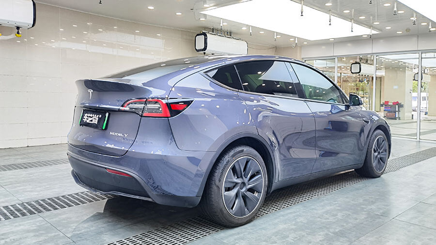 特斯拉黑色施工车身改色膜高亮橙（图1）