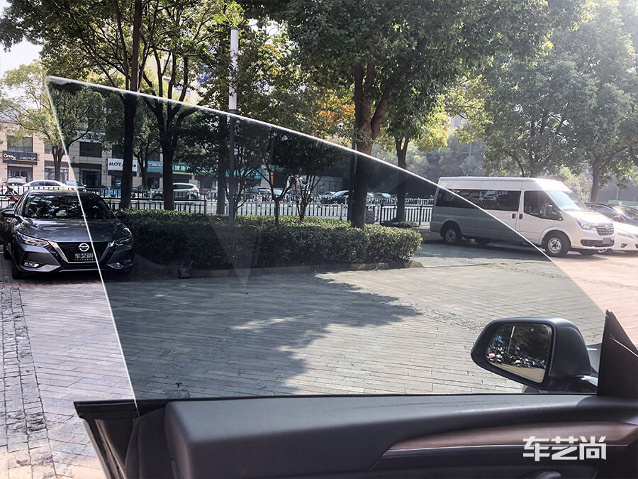 特斯拉modelY黑色施工龙膜隔热膜畅悦80+侧挡（图12）