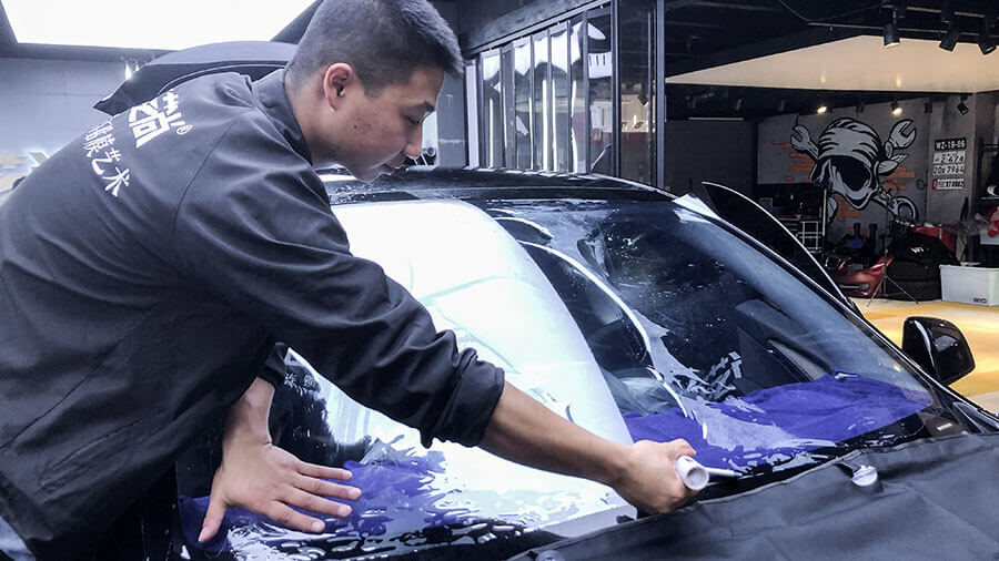 特斯拉modelY黑色施工龙膜隔热膜畅悦80+侧挡（图1）