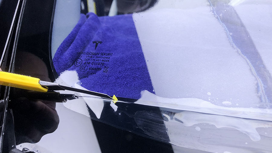 特斯拉modelY黑色施工龙膜隔热膜畅悦80+侧挡（图2）