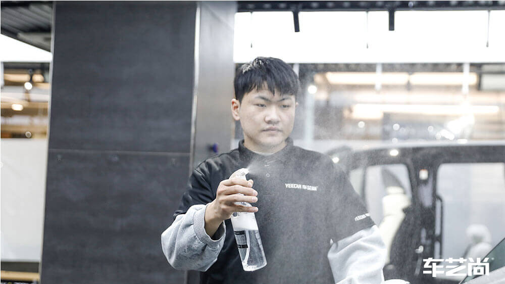 极氪001白色施工威固玻璃膜（图1）