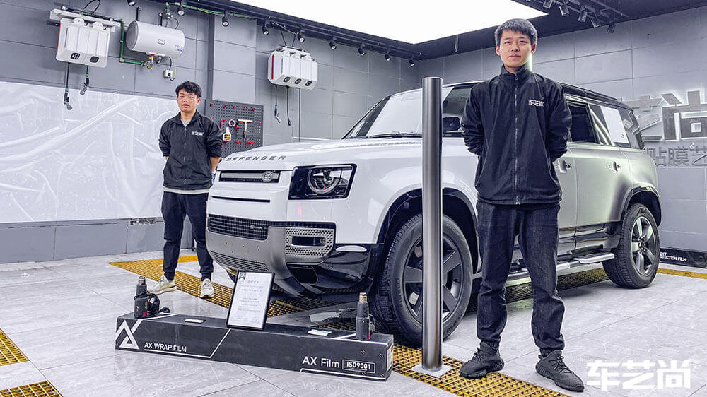 路虎卫士白色施工车身改色AX亚面液态金属银（图1）