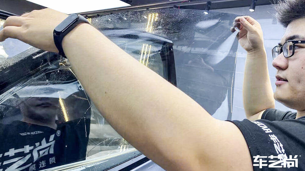 奔驰S350施工威固玻璃膜VK70+K35（图6）