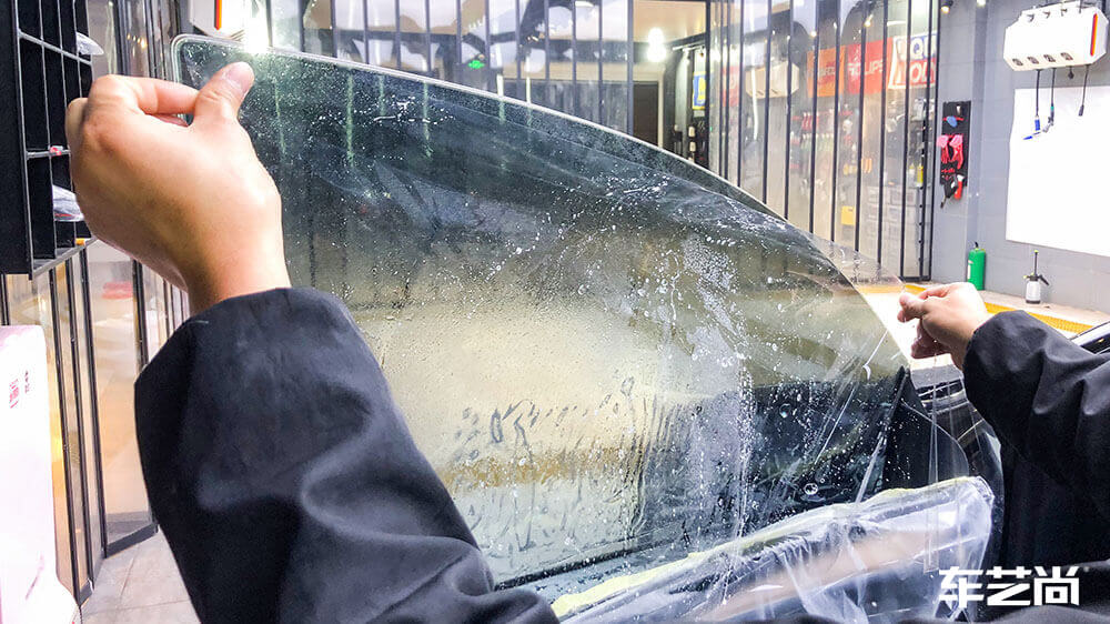 特斯拉model-Y黑色施工龙膜隔热膜畅悦80系列（图6）