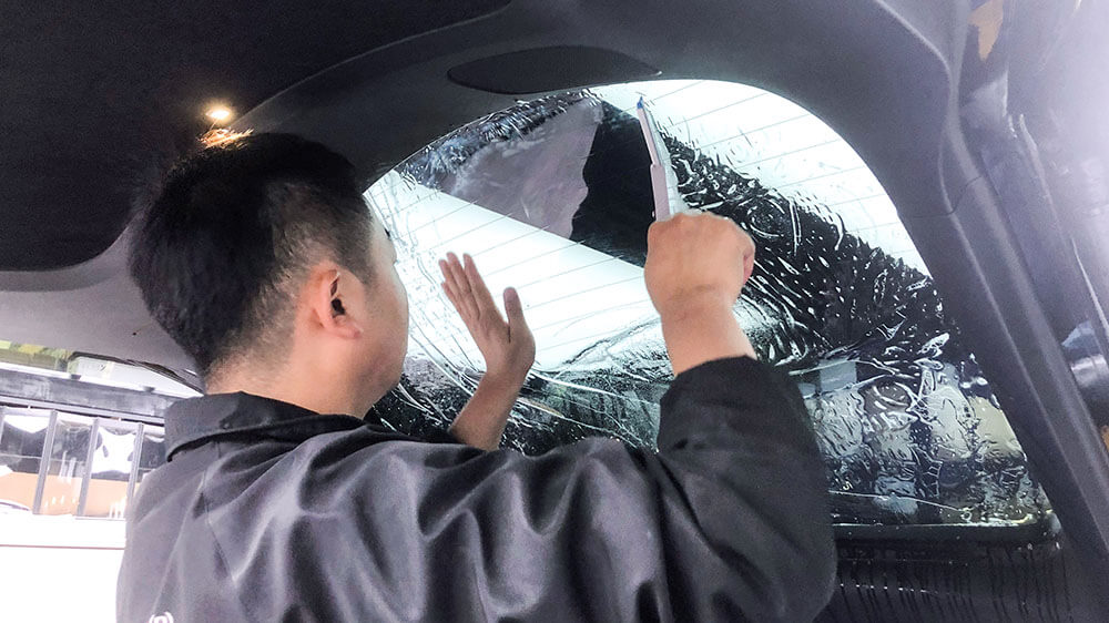 特斯拉MODEL-Y黑色施工AX祖母石绿+龙膜畅悦80前档（图9）