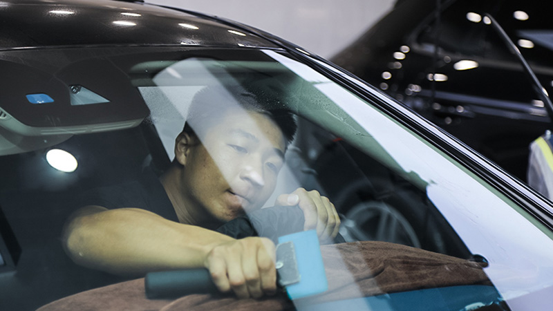汽车贴膜安全吗，影响汽车贴膜安全性的5大要素
