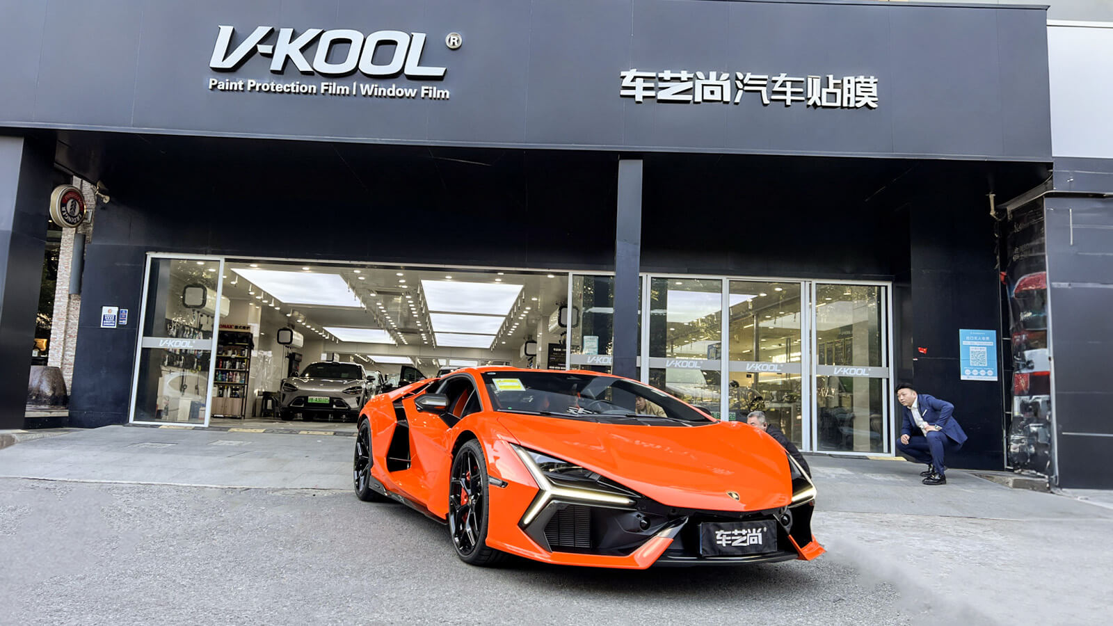 闵行吴中路汽车贴膜哪家好？车艺尚闵行旗舰店工位充足、支持到店体验